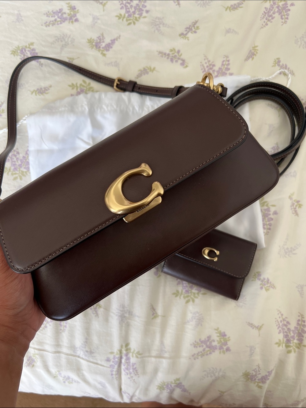 Coach Jet Bag Dark Brown Leather Shoulder Brass Hardware with Matching Wallet - Picture 2 of 9